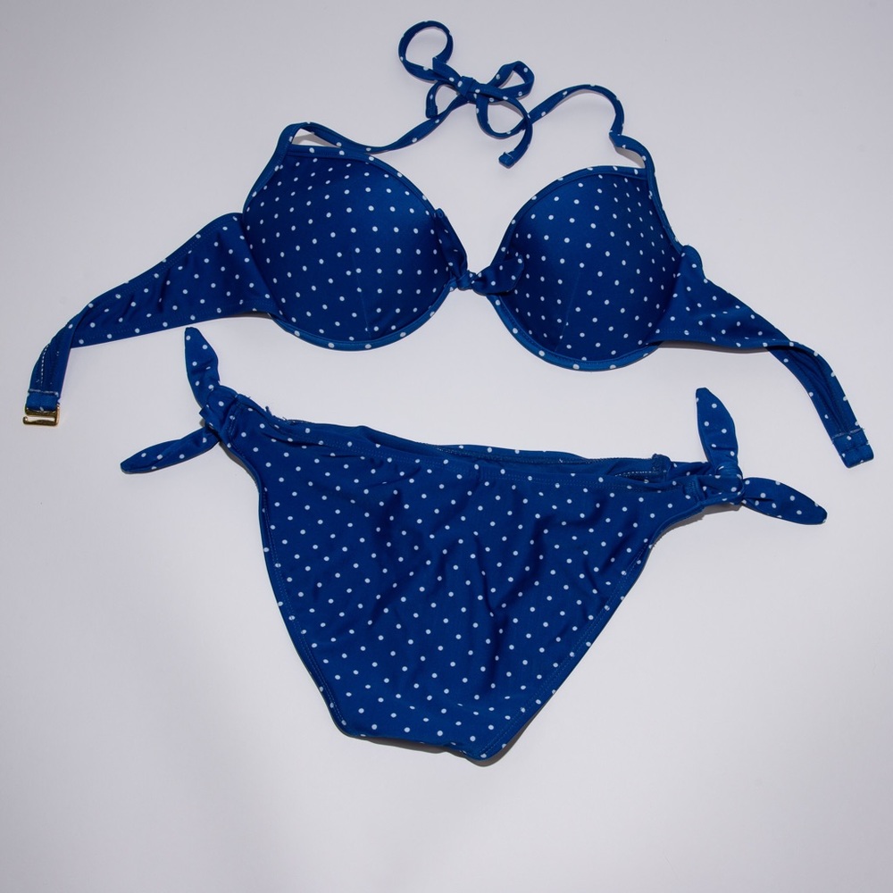 Bikini - Picture 3 of 6